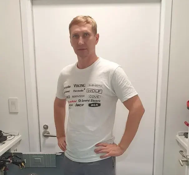 Appliance service repairman in Miami Highend Appliance Service Company